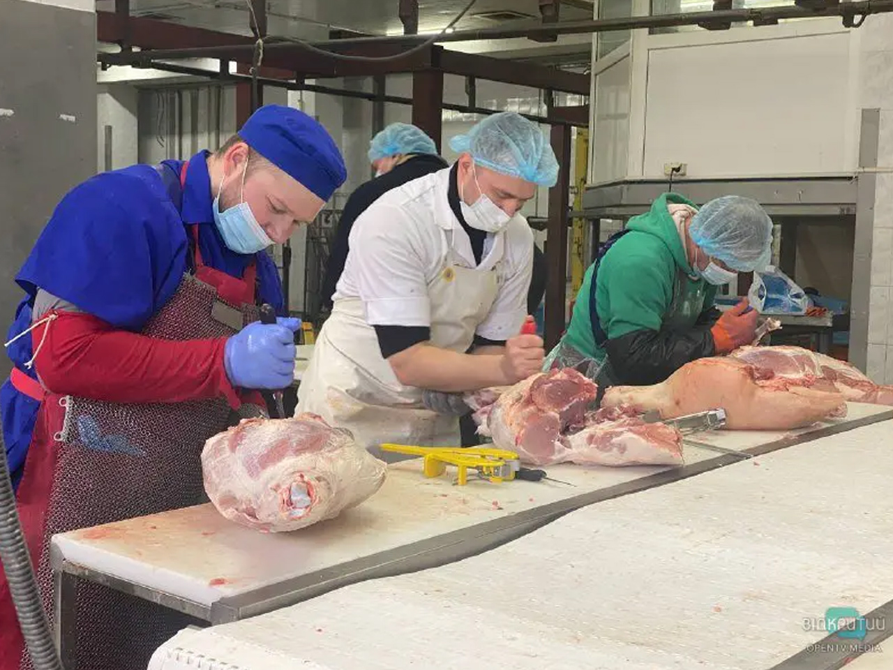 Foundation  Mibutne and the enterprise KSG Agro supplies meat to the military and to hospitals in the Dnipropetrovsk region